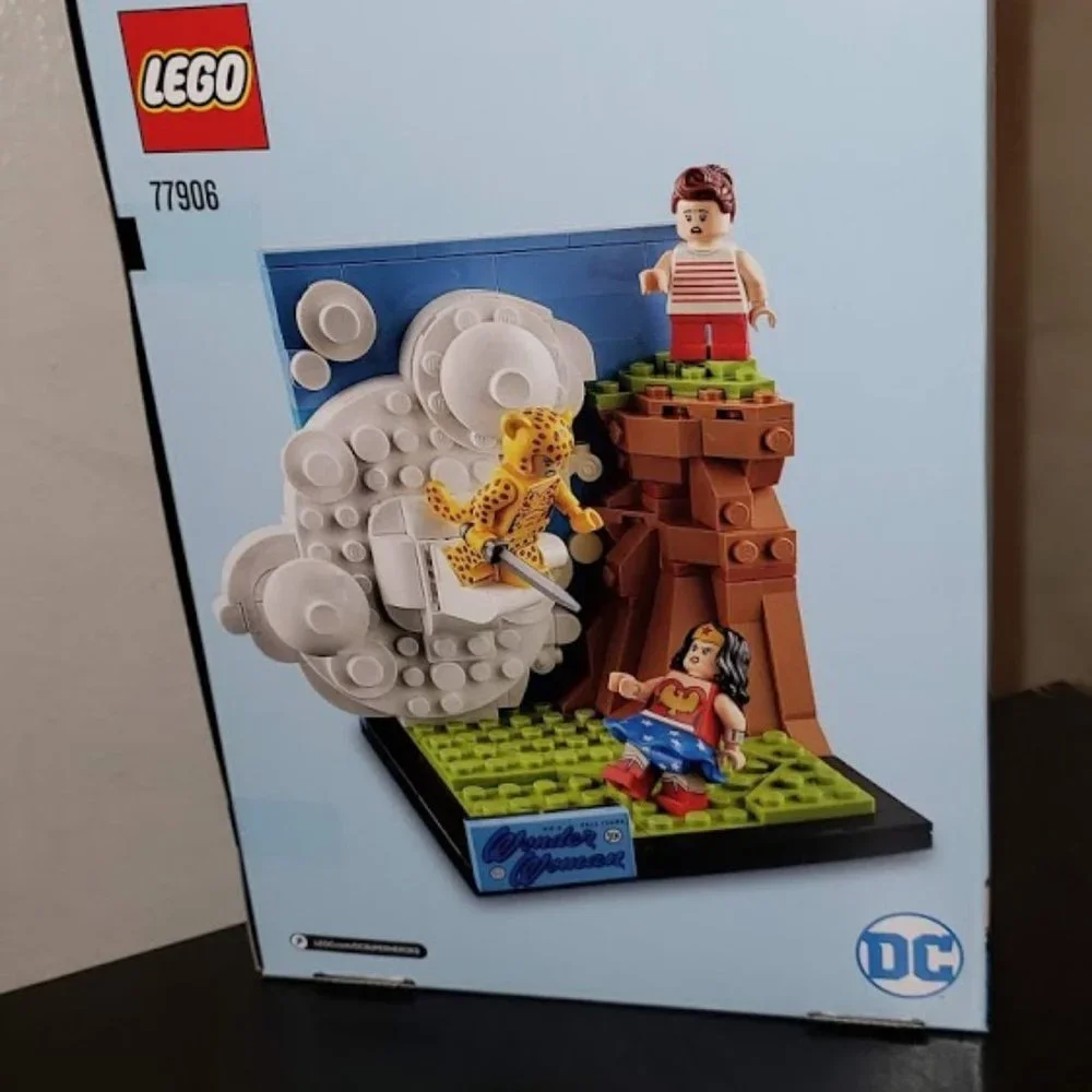 SEALED - LEGO DC Wonder Woman 77906 SDCC Exclusive Wonder Woman RETIRED